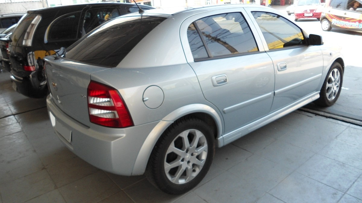 Chevrolet Astra Hatch 20