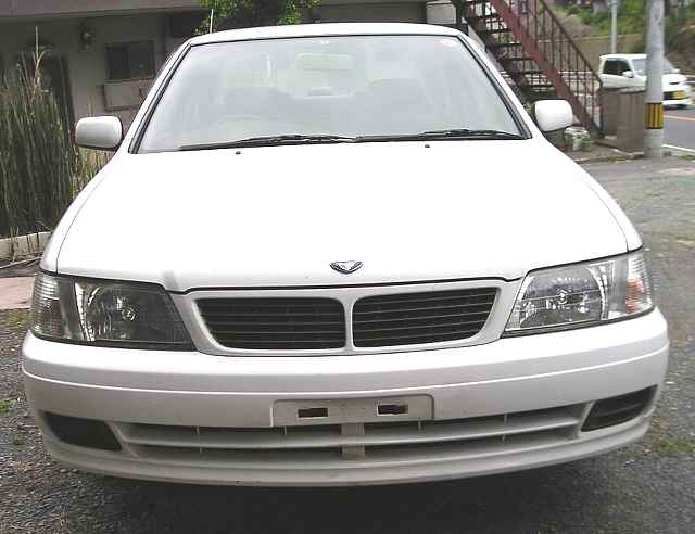 Nissan Bluebird 18 SE Saloon