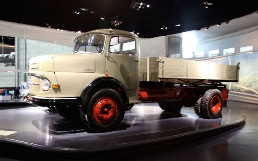 Mercedes-Benz Lk 338