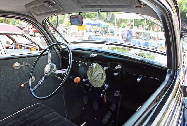 Plymouth De Luxe 7-pass sedan