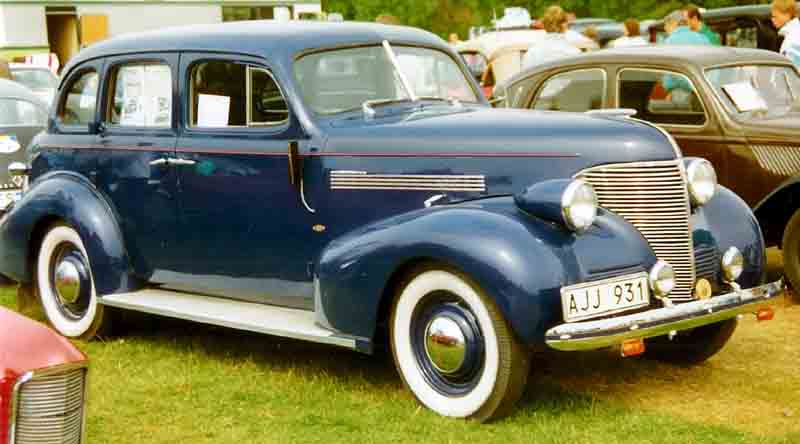 Chevrolet Master de Luxe sedan