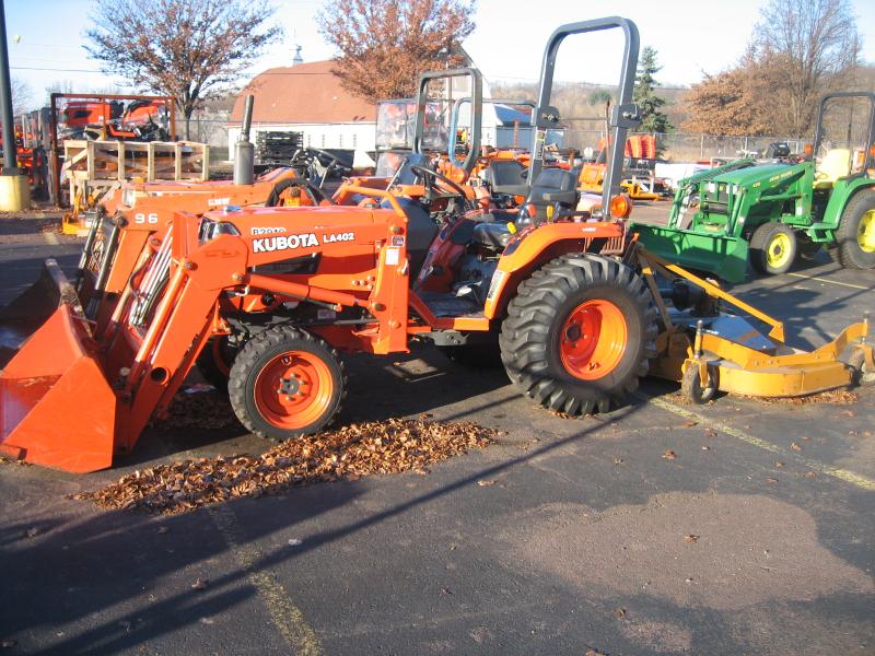 Kubota LA 402