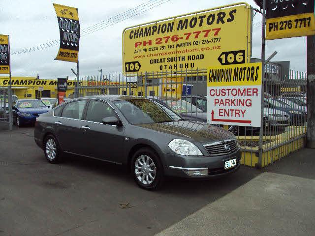 Nissan Maxima ST CVT-M6