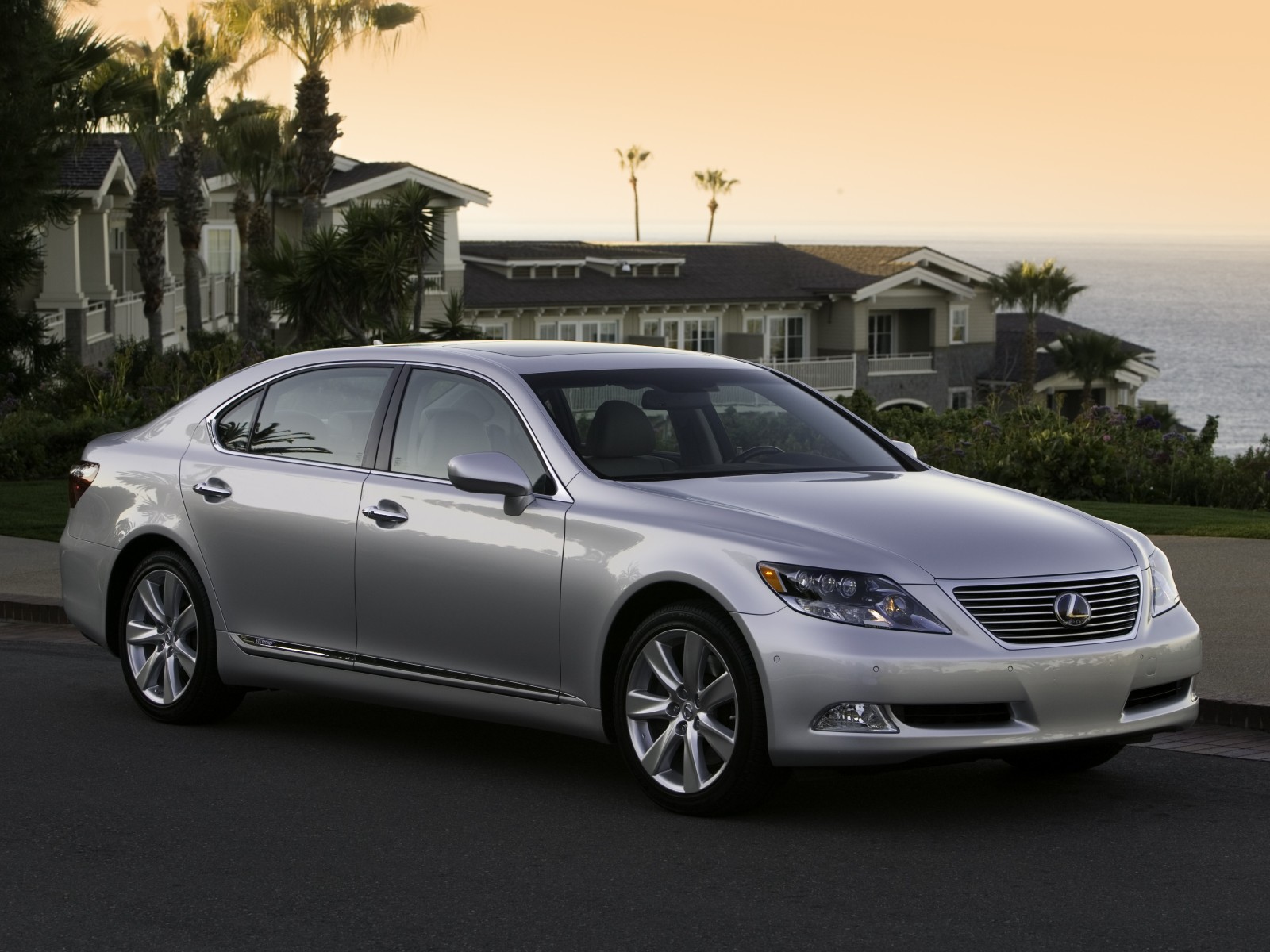 Lexus LS 600h L