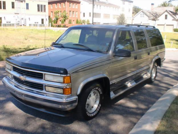 Chevrolet Suburban 1500 LT