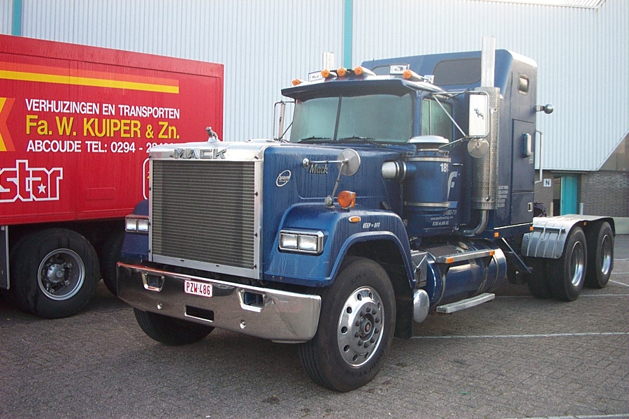 Mack RW700 Superliner