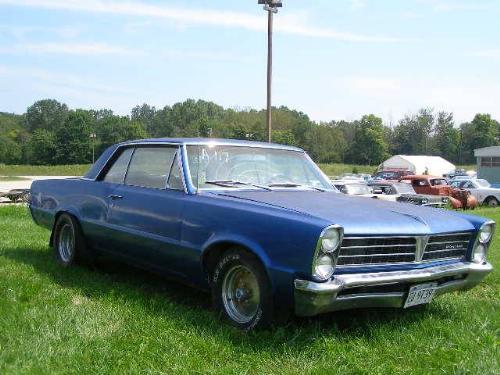 Pontiac Tempest Custom 2dr HT