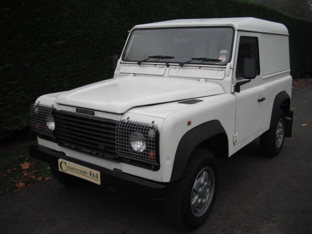 Land Rover Defender utility van: Photos, Reviews, News, Specs, Buy car