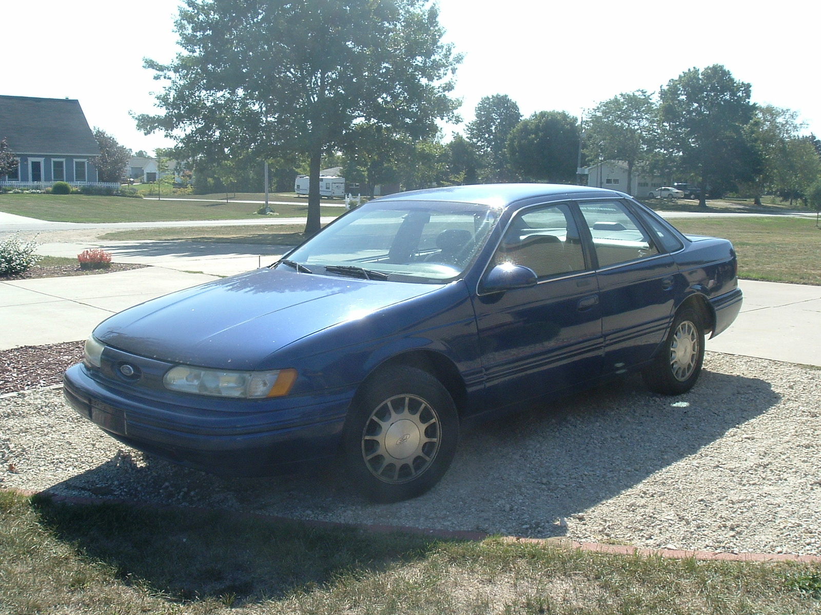 Ford Taurus LX Sedan