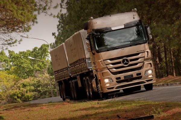 Mercedes-Benz Actros 2546