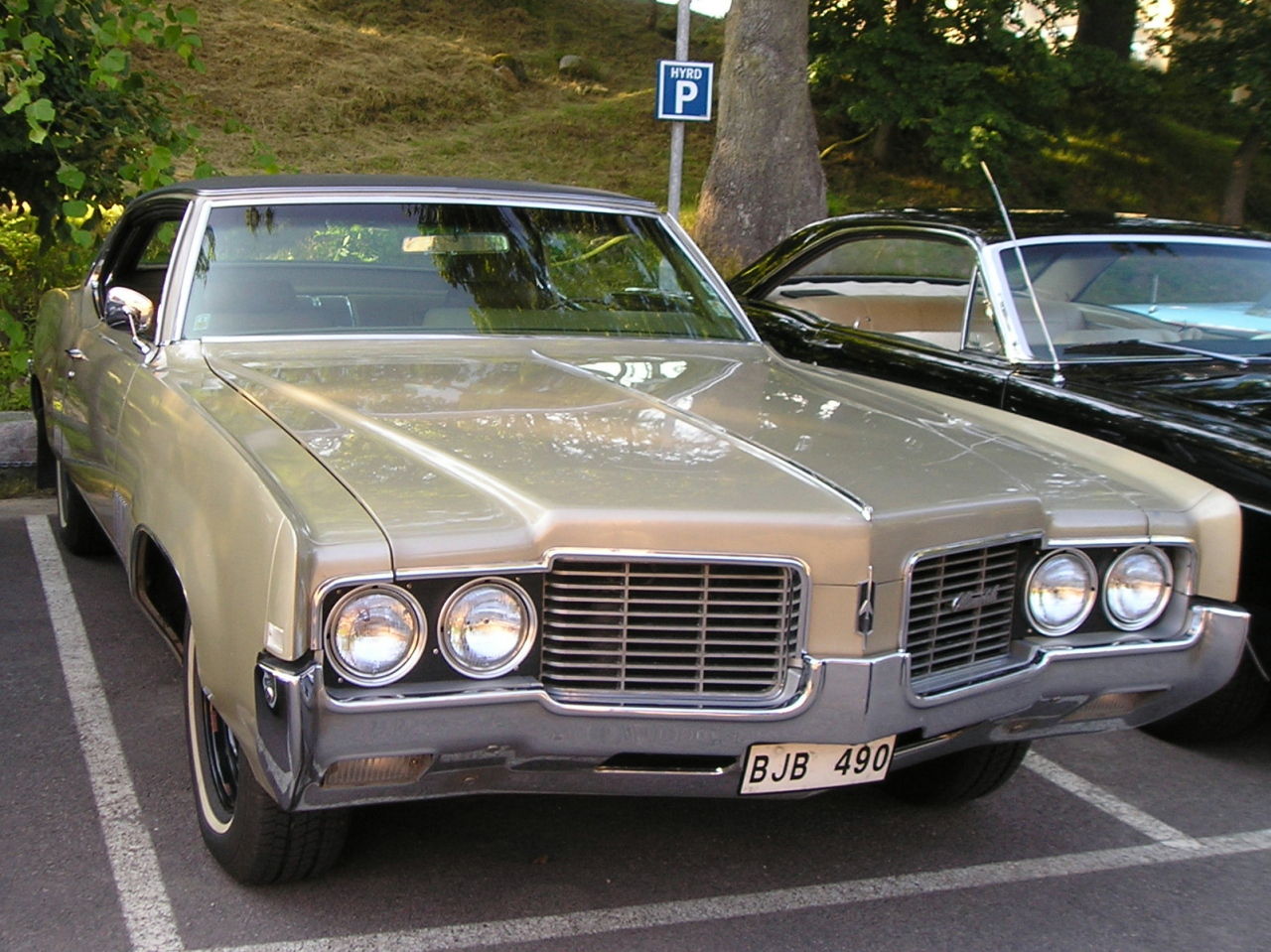 Oldsmobile Delta 88 Royale 2dr HT