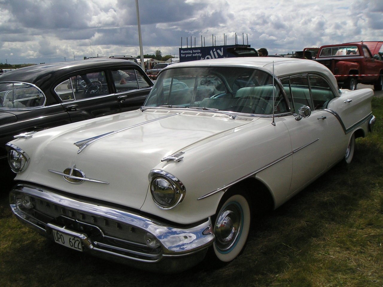 Oldsmobile 88 4dr HT