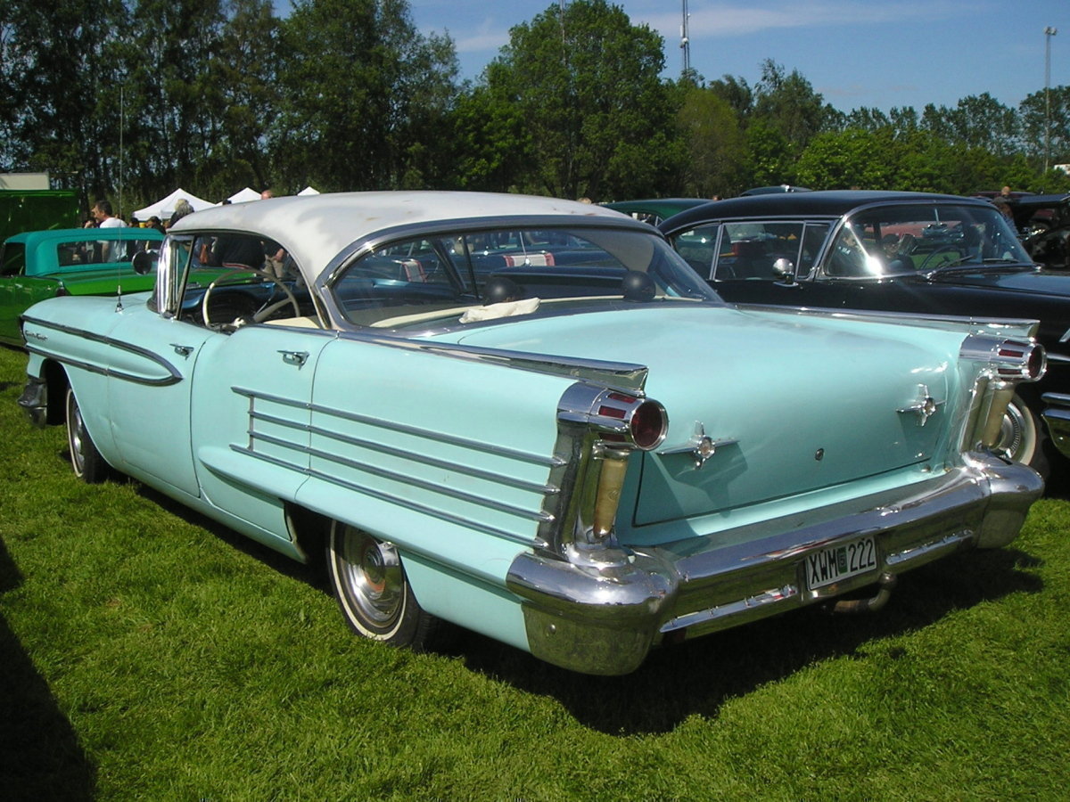 Oldsmobile 88 4dr HT