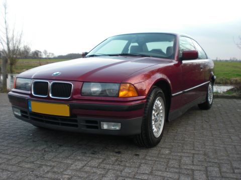 BMW 320i Coup