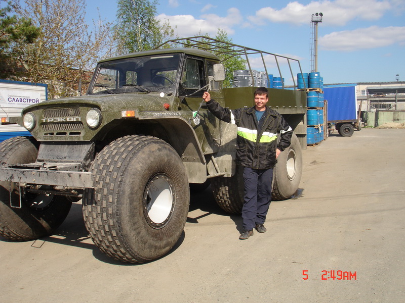 UAZ Trekol