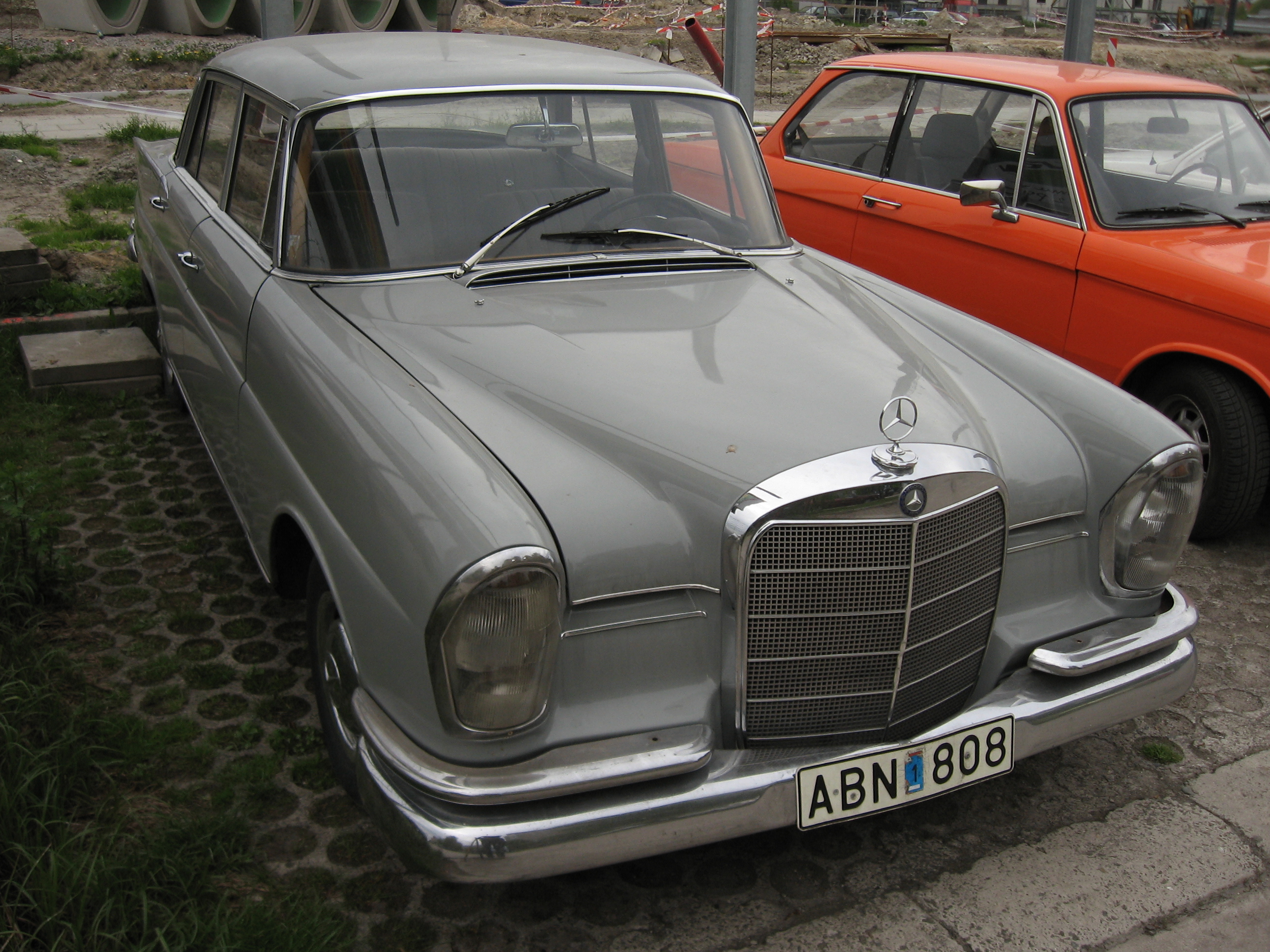 Mercedes-Benz 220 S