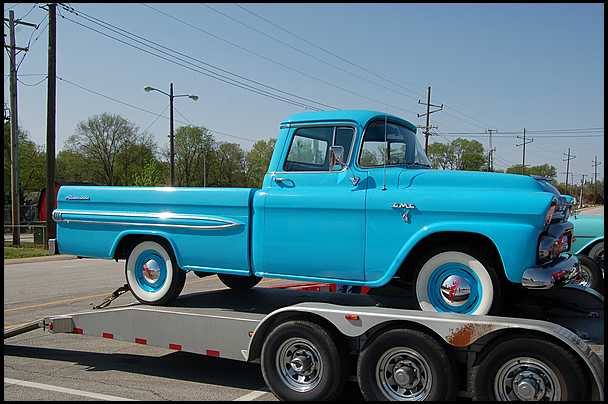 GMC 100 Fleetside pickup