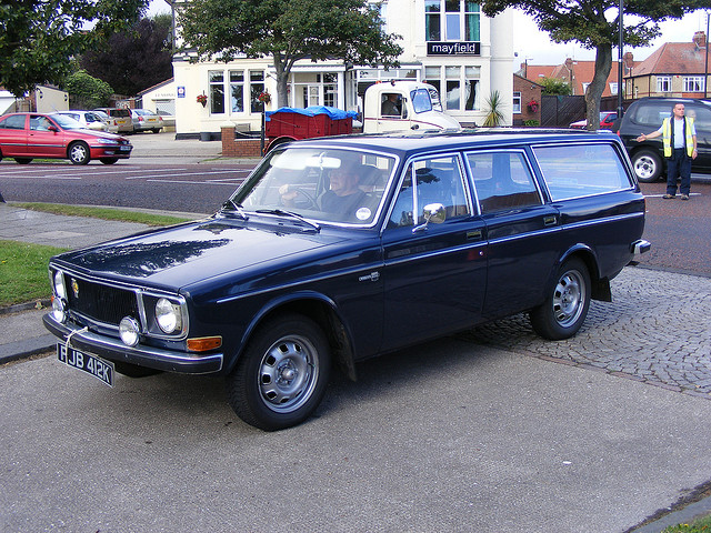 Volvo 145Dl wagon