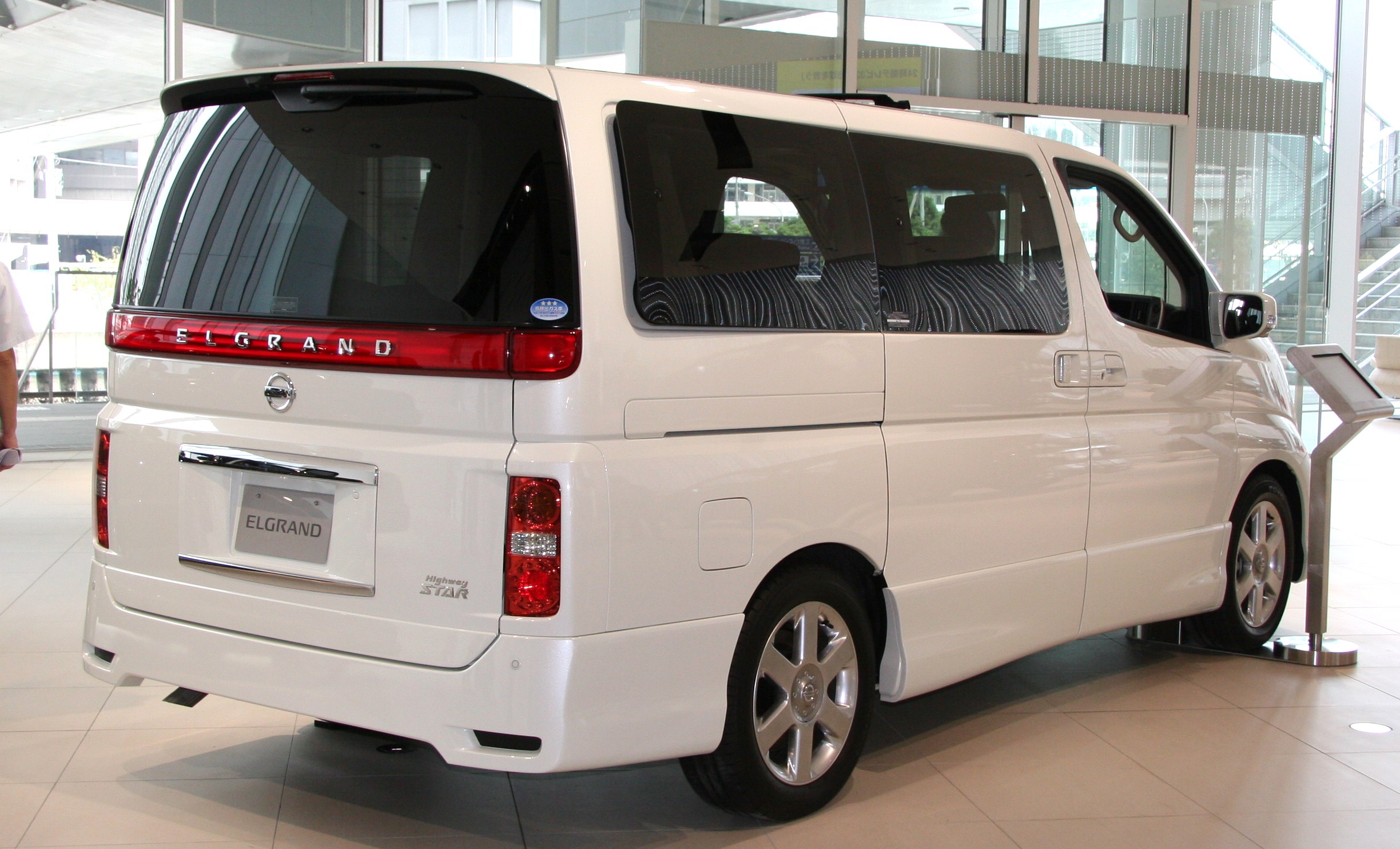 Nissan Elgrand Highway Star Picture 8 Reviews News