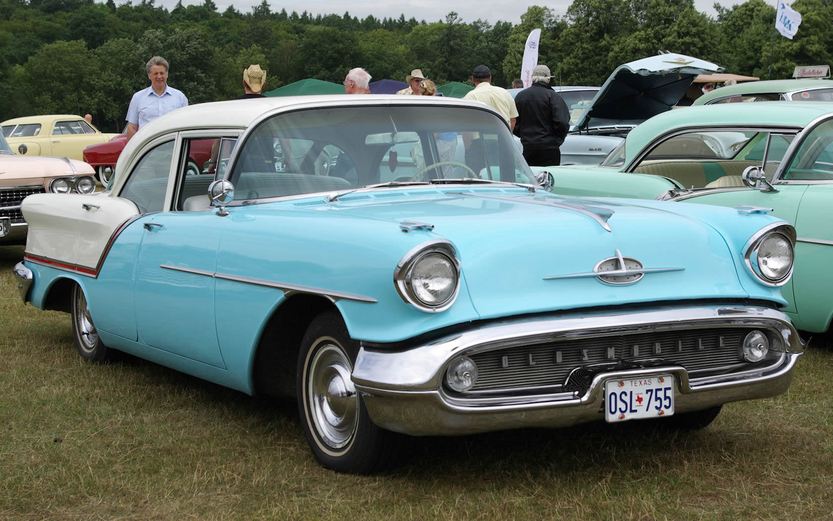 Oldsmobile 88 4-dr Sedan