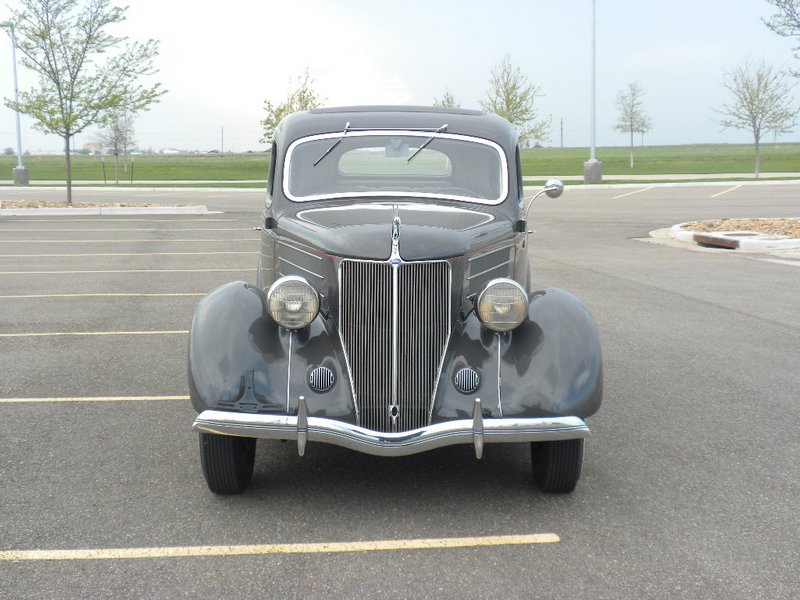 Ford 68 Deluxe Tudor Touring Sedan