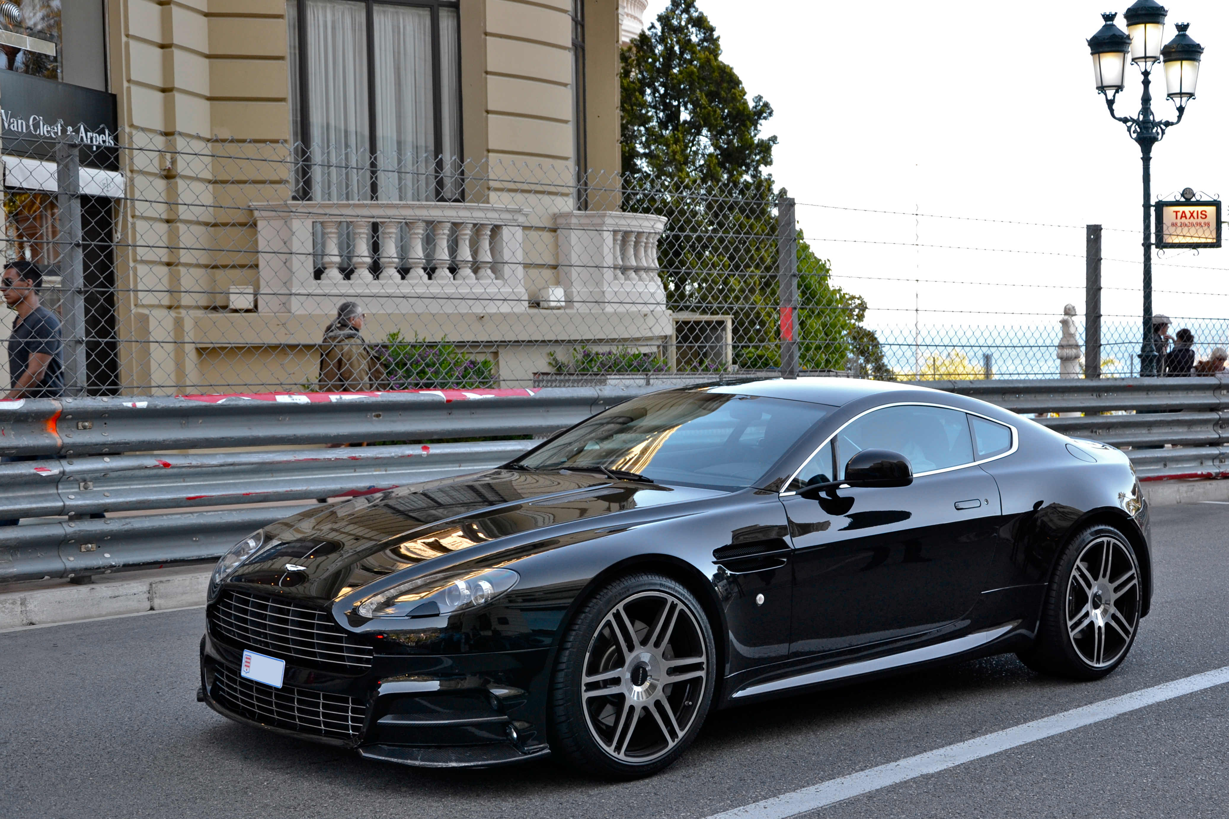 Aston Martin AMV8