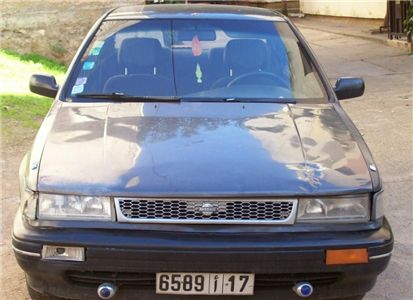 Nissan Bluebird 20 SE Saloon