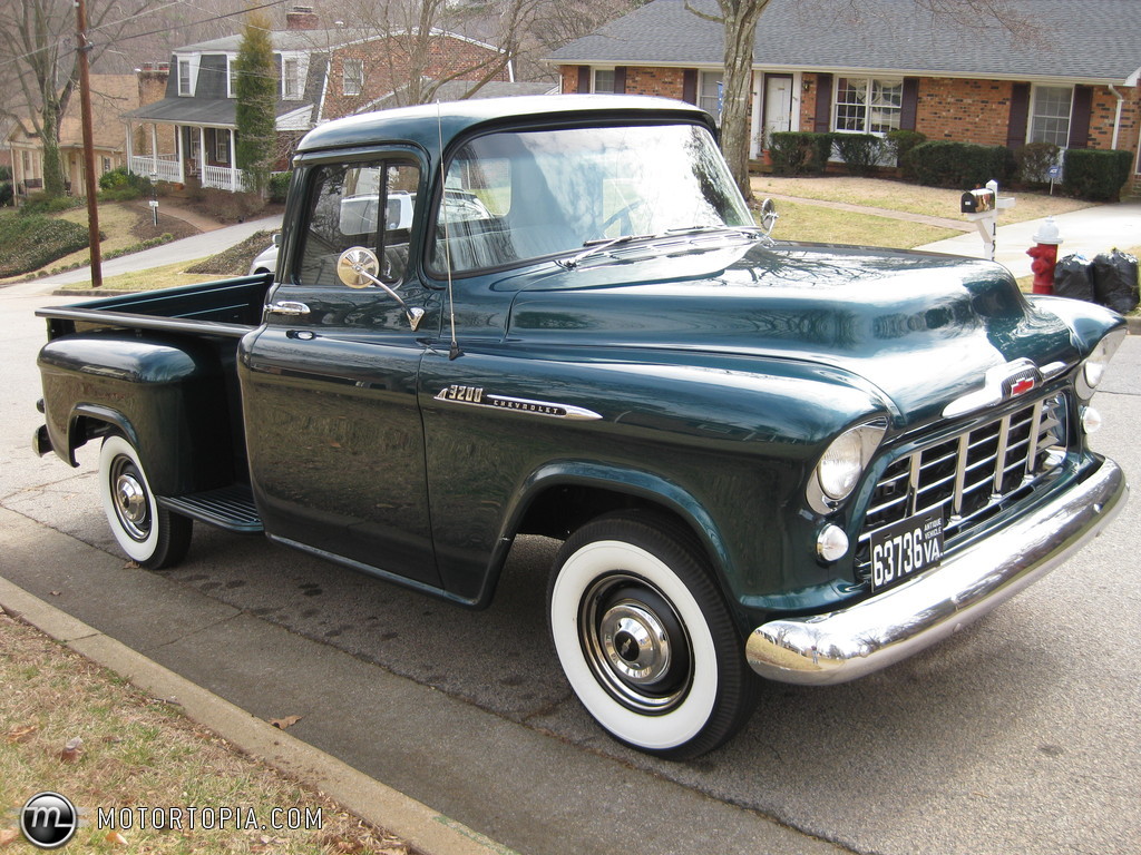 Chevrolet 3200 12 ton pickup