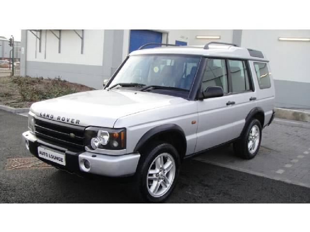 Land Rover Discovery ES V8 7 sits