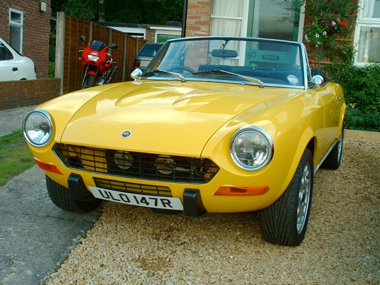 Fiat 124CS Spider