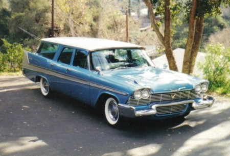 Plymouth Suburban 4-dr