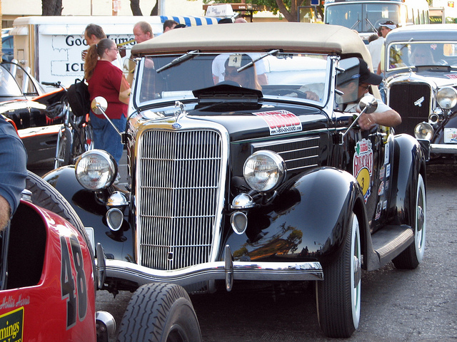 Ford Deluxe Roadster 3