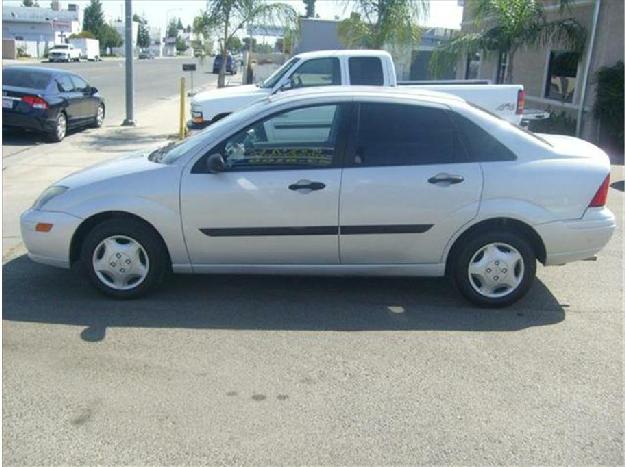 Ford Focus LX 16 Sedan