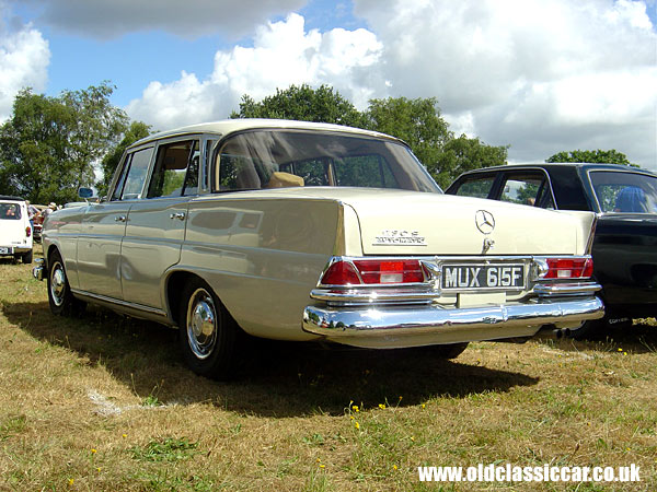 Mercedes-Benz 230 S