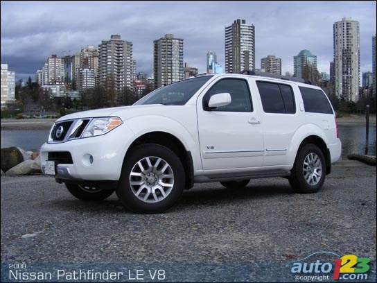 Nissan Pathfinder LE