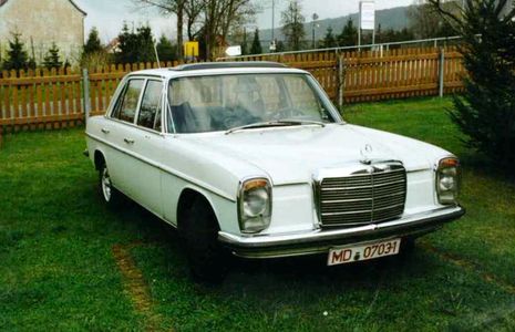 Mercedes-Benz 230-6