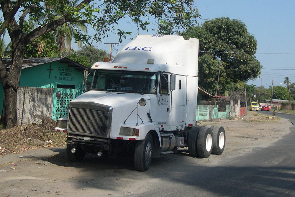 WhiteGMC WCM42T