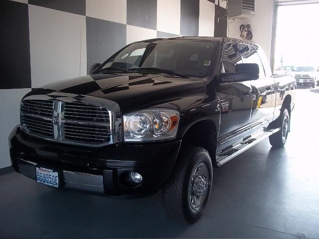 Dodge Ram 3500 SLT Mega-Cab