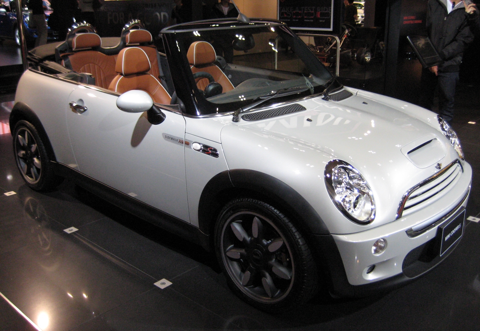 Mini Cooper S Sidewalk