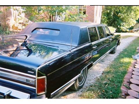 Lincoln Continental Town Car limousine