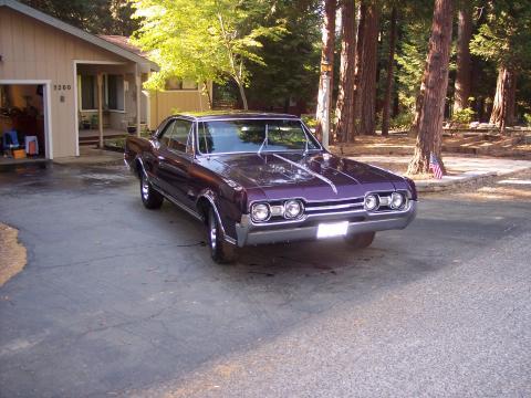 Oldsmobile Cutlass Holiday coupe