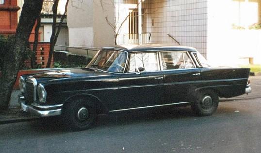 Mercedes-Benz 220 b W 111