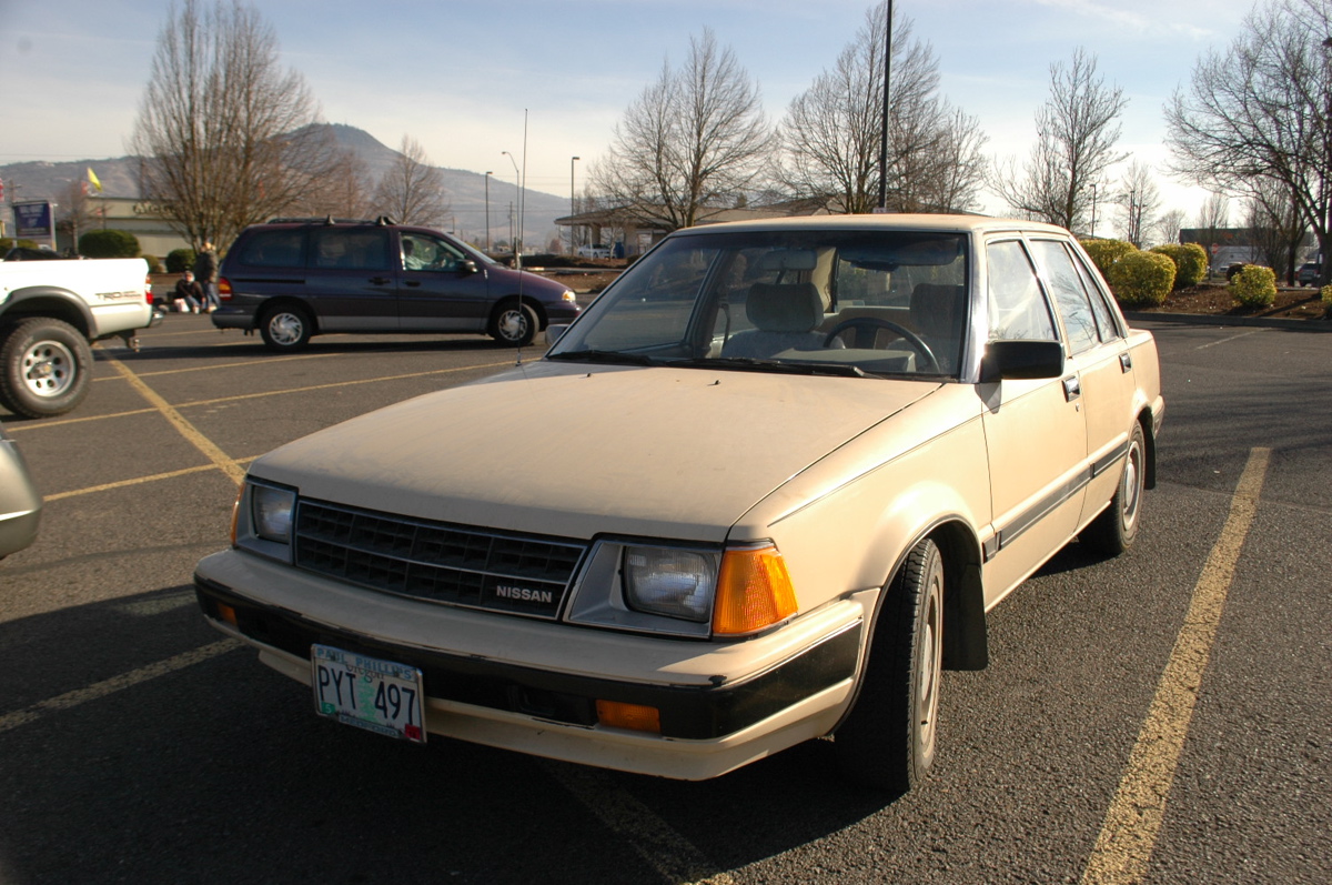 Nissan Stanza 18 Sedan