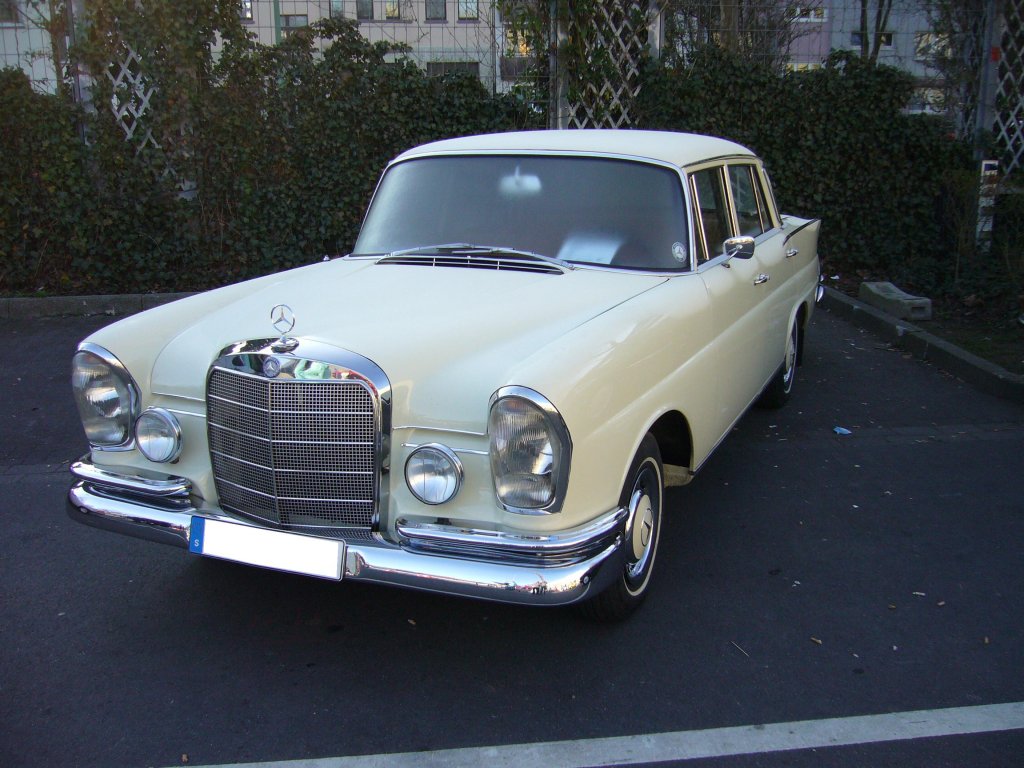 Mercedes-Benz 220 SE B