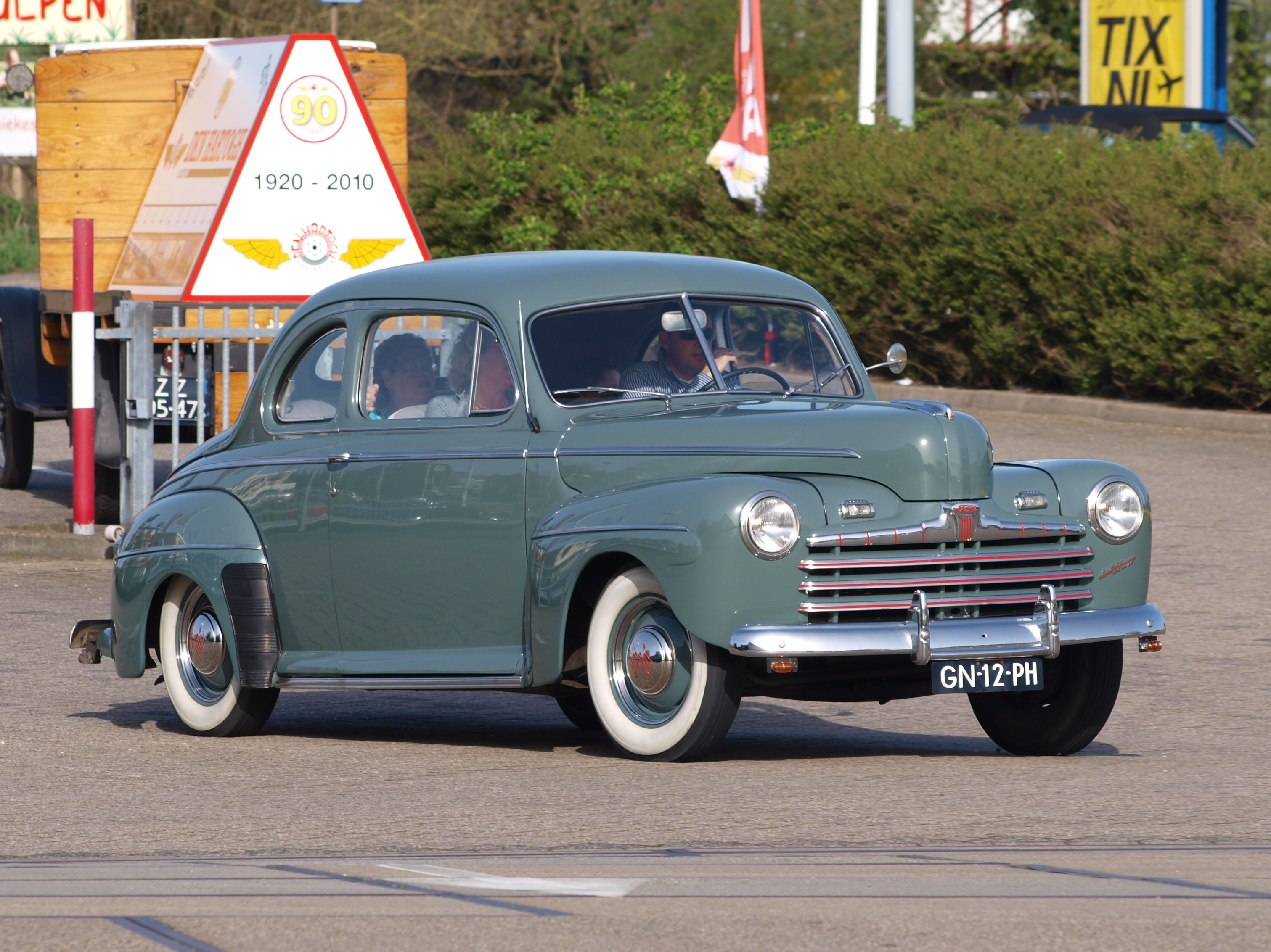 Ford Super De Luxe coupe