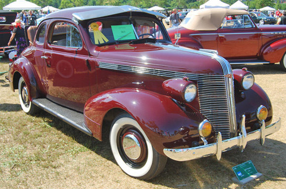 Pontiac De Luxe six coupe