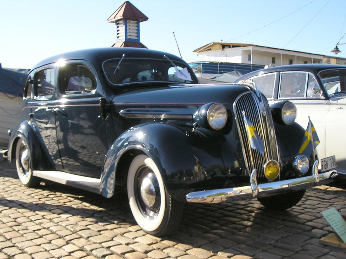 Plymouth P4 De Luxe sedan