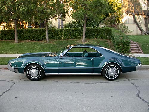 Oldsmobile Toronado Deluxe