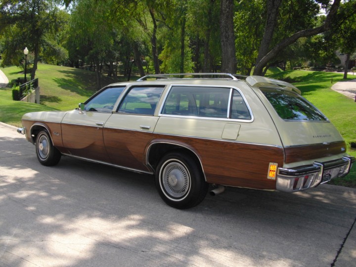 Oldsmobile Cutlass Vista Cruiser wagon