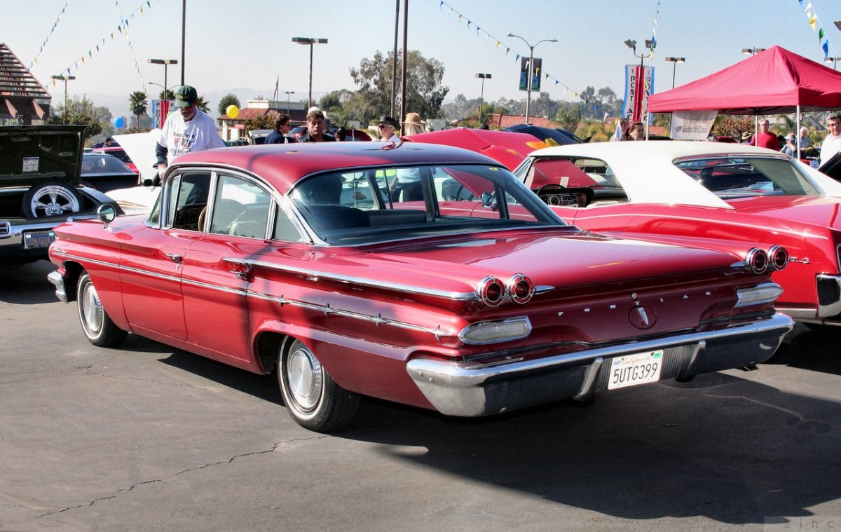 Pontiac Star Chief ambulance